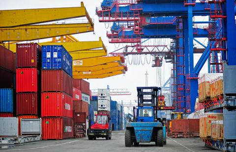 Объём экспорта немецкой продукции снизился в мае на 1,8%