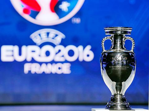 Перед финалом Евро-2016 в Париже усиливают безопасность