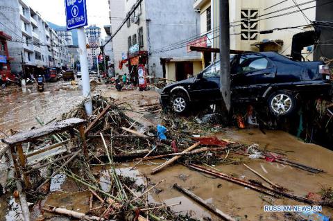 В Китае от тайфуна 