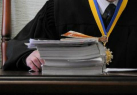 Суд запретил Кабмину урезать зарплаты судей