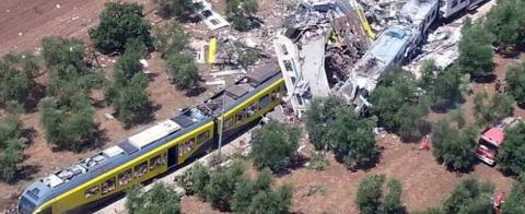 В Италии столкнулись два поезда. Есть погибшие (ВИДЕО)