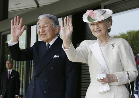 Токио опроверг информацию об отречении императора Акихито
