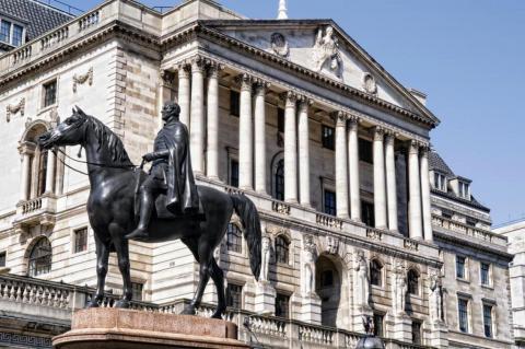 Банк Англии не стал снижать ставки по кредитам