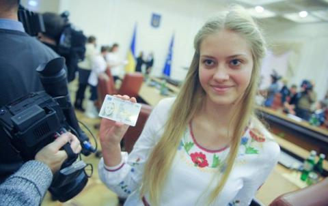 Депутаты поддержали переход на биометрические паспорта в виде ID-карты