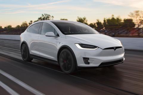 Tesla Model X стал доступнее