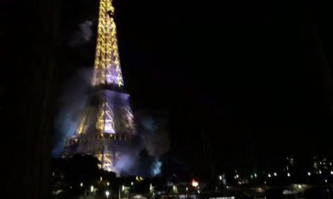 В Париже возник пожар возле Эйфелевой башни