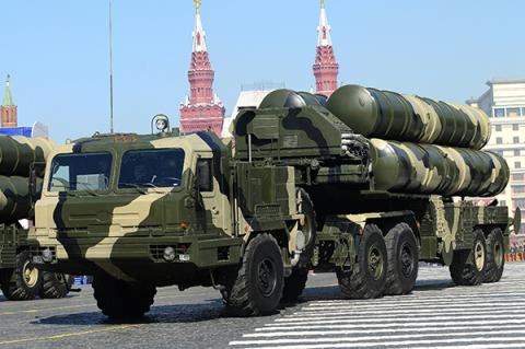 Комплект ЗРС С-400 Россия направит в оккупированный Крым