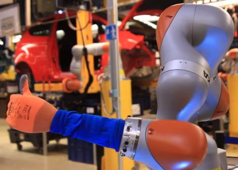 Американский автоконцерн приступил к испытаниям роботов-ассистентов (Видео)