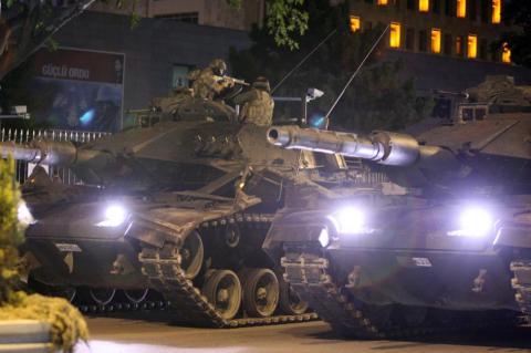«Параллельное государство»: причины и последствия неудавшегося военного переворота в Турции (ФОТО)