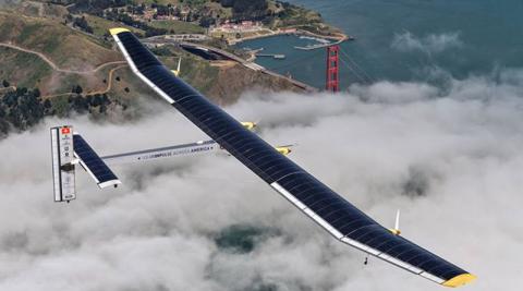 Самолет на солнечных батареях приостановил полет вокруг света