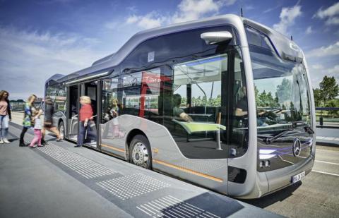 Mercedes провел испытания беспилотного городского автобуса ВИДЕО