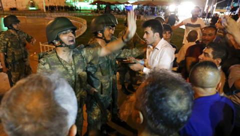 Греция может спрятать беглых турецких военных