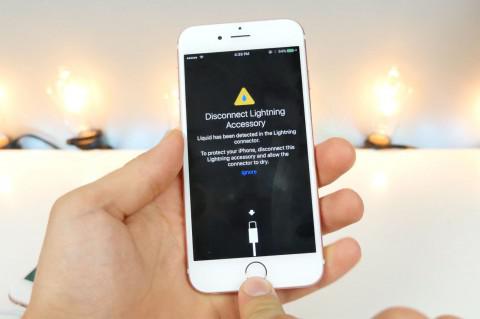iOS 10 будет сигнализировать о попадании влаги в порт зарядки Apple-устройств