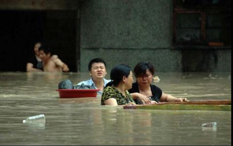 Из-за наводнения 16 миллионов людей в КНР покинули свои дома