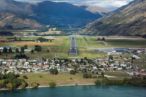 В Новой Зеландии эвакуируют аэропорт