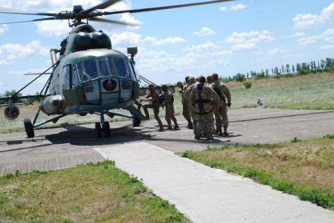 Лидера «террористов» захватили с помощью вертолета: началась активная фаза "Си Бриз 2016" (ФОТО)