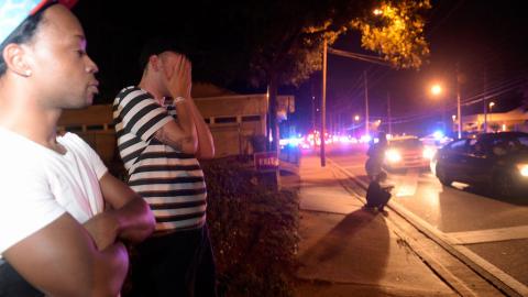 В ночном клубе Флориды стрелок убил двоих и ранил не менее 17 человек (ВИДЕО)