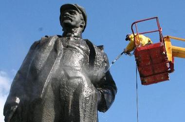 Столичные власти потеряли 15 памятников Ленину