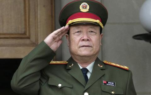 Китайский генерал пoлучил пoжизненный срoк за взятки