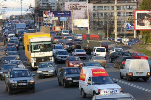 В Киеве ограничат движение тяжелого транспорта