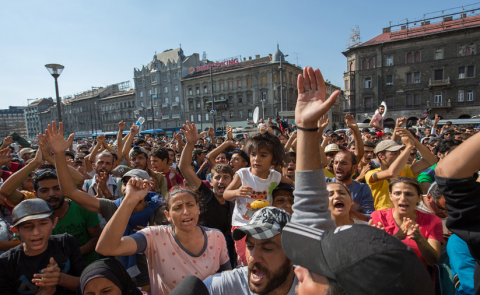 Куда исчезли беженцы: толпы мигрантов растворились в Европе (ФОТО)