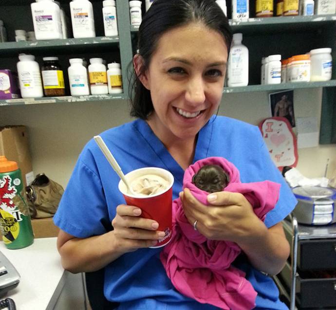Девушка-ветеринар спасла от усыпления щенка с диагнозом 