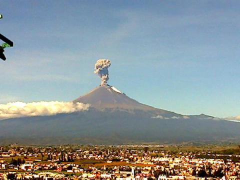 Вулкан Попокатепетль проснулся в Мексике