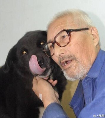 Пожилой китаец завещал все свои деньги любимой собаке